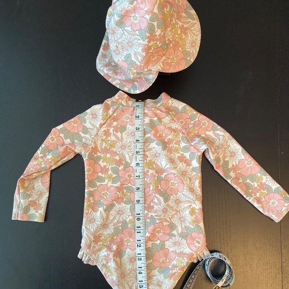 Baby swimsuit set with matching sun hat - Picture 4 of 5